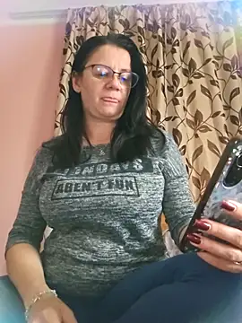 Snapshot of KristenVega chatting on October 7, 2025, 8:15 am KristenVega online show from October 7, 2025, 8:15 am