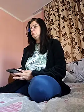 KristenVega online show from October 20, 2025, 7:53 am