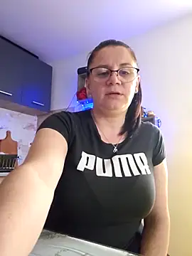 KristenVega online show from December 14, 2025, 1:49 pm