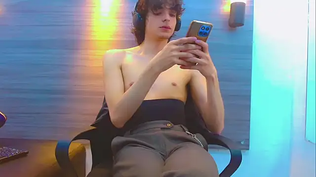 Sr BonnyEthan online show from March 12, 2026, 1:04 pm