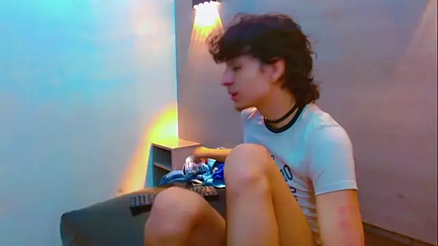 Sr BonnyEthan online show from December 20, 2025, 1:58 pm