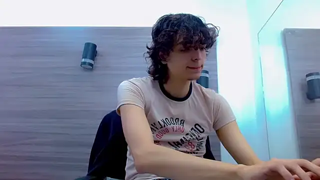 Sr BonnyEthan online show from April 4, 2026, 1:17 pm