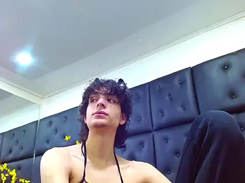 Sr BonnyEthan online show from March 6, 2026, 1:17 pm