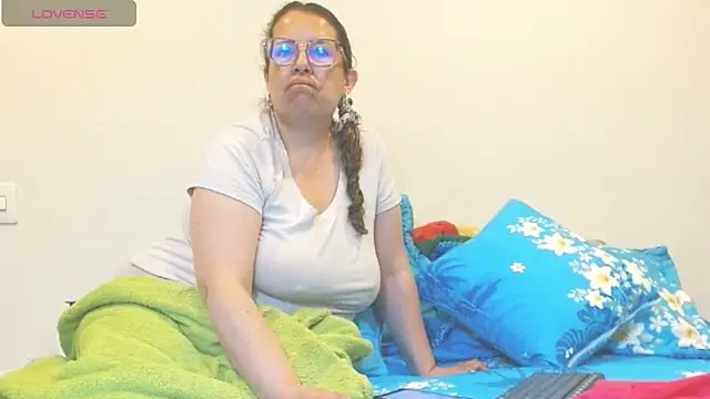 honeyhot paty online show from June 17, 2026, 11:53 am