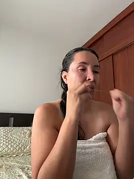 Snapshot of emely_sexx20 chatting on March 25, 2026, 5:23 pm emely sexx20 online show from March 25, 2026, 5:23 pm