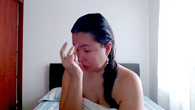 emely sexx20 online show from November 28, 2025, 4:40 pm