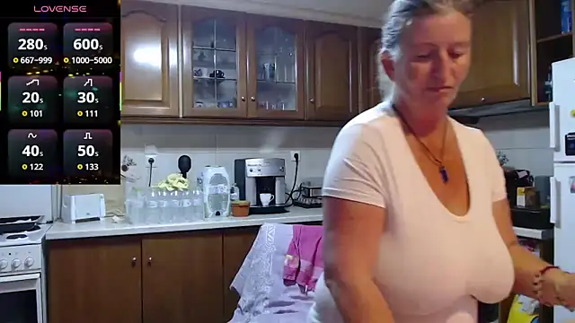 JennaDeluxe online show from April 8, 2026, 9:44 am