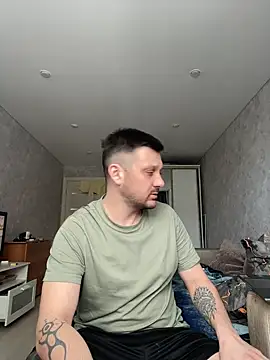 MaeltraJoy online show from March 22, 2026, 1:23 pm