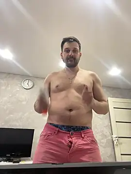 MaeltraJoy online show from April 22, 2026, 12:01 pm