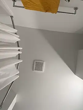 Snapshot of Your_Paris chatting on February 4, 2026, 10:16 pm Your Paris online show from February 4, 2026, 10:16 pm