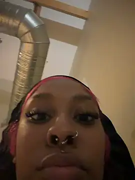 Snapshot of Your_Paris chatting on February 7, 2026, 10:40 pm Your Paris online show from February 7, 2026, 10:40 pm