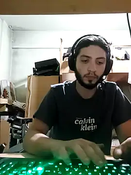 kleineid77 online show from July 4, 2026, 4:44 pm