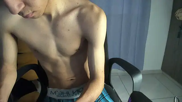 isaaclatino online show from October 21, 2025, 10:20 pm