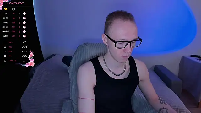 Snapshot of Alex_silents chatting on October 21, 2025, 9:30 am Alex silents online show from October 21, 2025, 9:30 am