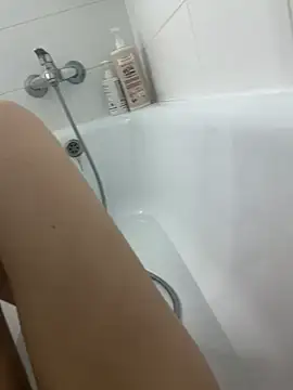 Adela Vetta online show from December 13, 2025, 9:32 pm