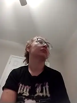 xWhoreAbleX Pika online show from November 1, 2025, 3:17 pm