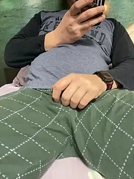 Snapshot of ionut9879 chatting on February 12, 2026, 1:00 pm ionut9879 online show from February 12, 2026, 1:00 pm