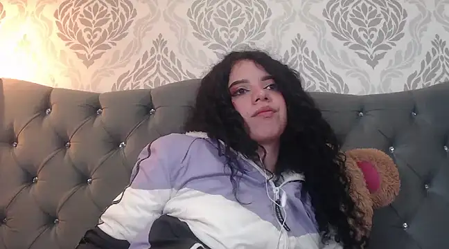 EmmaCowperr online show from March 6, 2025, 4:07 pm