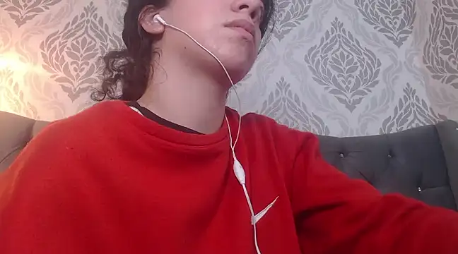 EmmaCowperr online show from February 26, 2025, 1:32 pm