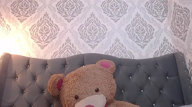 EmmaCowperr online show from March 12, 2025, 2:34 pm