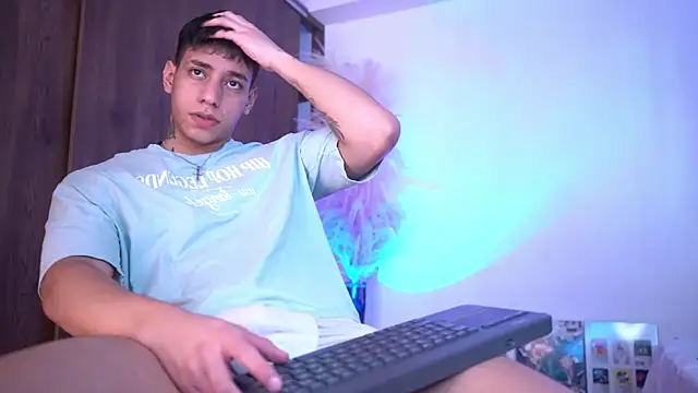 Josep Davies online show from December 21, 2025, 7:37 pm