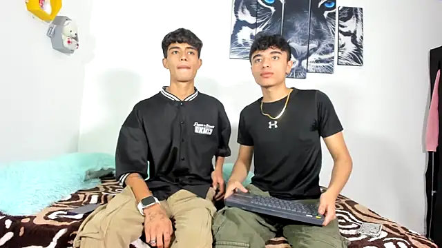 oliverhot2005 online show from March 18, 2025, 4:06 pm