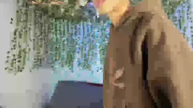 oliverhot2005 online show from September 26, 2025, 8:05 pm