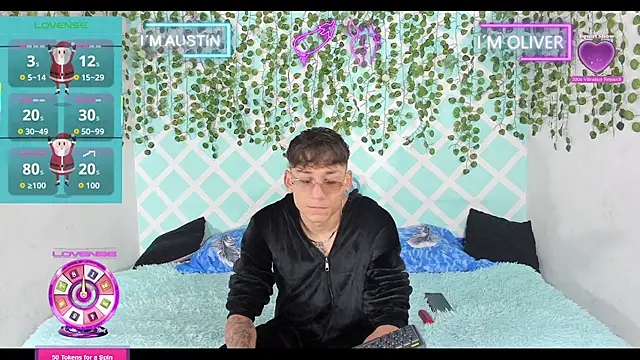 oliverhot2005 online show from November 23, 2025, 2:05 pm