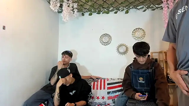 oliverhot2005 online show from October 23, 2025, 8:29 pm