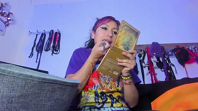 Snapshot of LucyStrike_ chatting on February 5, 2026, 11:22 pm LucyStrike online show from February 5, 2026, 11:22 pm