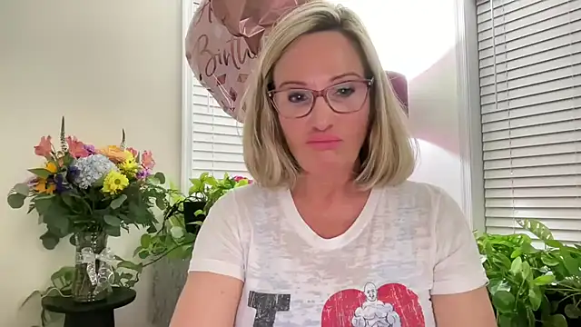 Snapshot of Milf_Goddess chatting on July 4, 2026, 5:03 am Milf Goddess online show from July 4, 2026, 5:03 am
