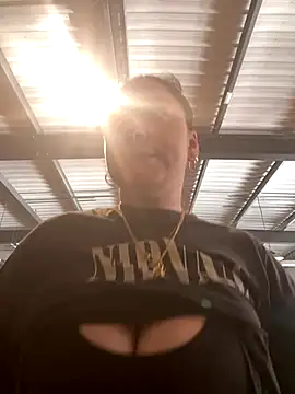 Luccreccia  online show from October 12, 2025, 8:26 am