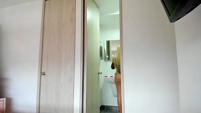 candy-sam28 online show from October 3, 2025, 5:14 pm