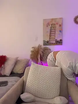 Ashleyjenner  online show from April 9, 2026, 2:45 pm