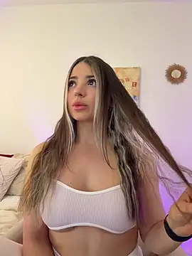 Ashleyjenner  online show from April 16, 2026, 2:51 pm