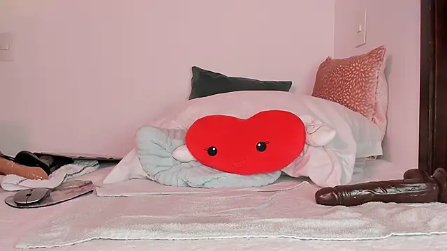 alyjonesoficiall online show from March 8, 2025, 9:40 pm