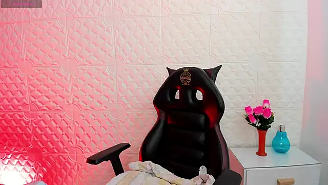 Alessandraa ferri  online show from February 13, 2025, 9:06 pm