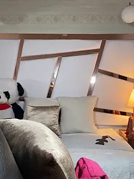 lizzy jooss online show from February 1, 2026, 9:57 pm