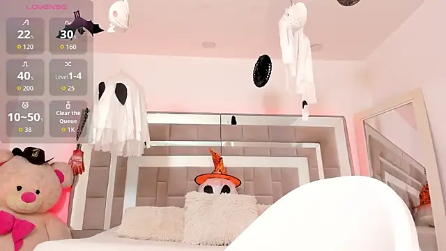 Nicolle foxy online show from October 28, 2025, 1:54 pm