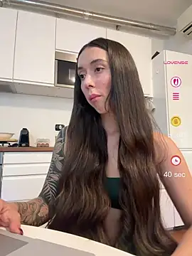 Snapshot of emiliasommer chatting on June 1, 2026, 5:01 pm emiliasommer online show from June 1, 2026, 5:01 pm
