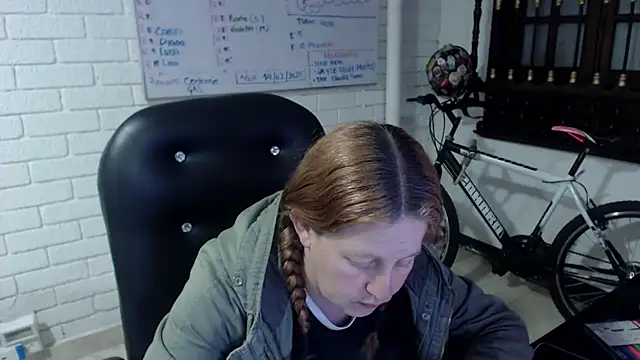 Snapshot of ViioletaMora chatting on February 27, 2025, 9:40 am ViioletaMora online show from February 27, 2025, 9:40 am