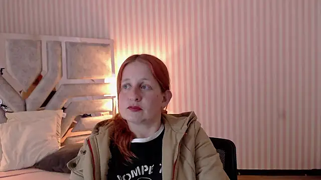 Snapshot of ViioletaMora chatting on March 18, 2025, 2:29 am ViioletaMora online show from March 18, 2025, 2:29 am
