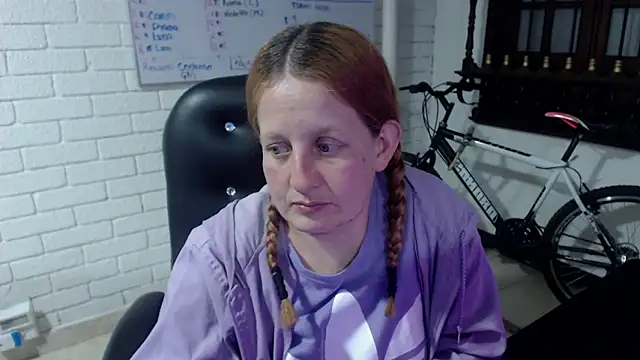 Snapshot of ViioletaMora chatting on February 28, 2025, 12:54 am ViioletaMora online show from February 28, 2025, 12:54 am