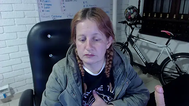 Snapshot of ViioletaMora chatting on February 27, 2025, 6:35 am ViioletaMora online show from February 27, 2025, 6:35 am