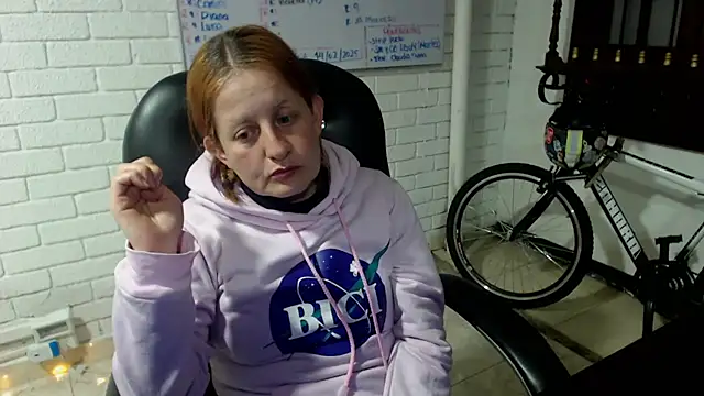 Snapshot of ViioletaMora chatting on February 25, 2025, 6:14 am ViioletaMora online show from February 25, 2025, 6:14 am