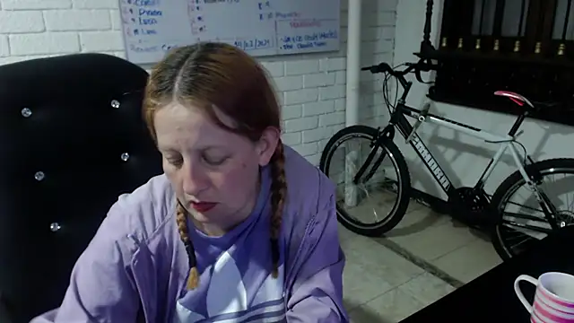 Snapshot of ViioletaMora chatting on February 28, 2025, 7:05 am ViioletaMora online show from February 28, 2025, 7:05 am