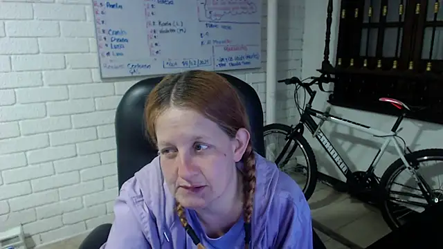 Snapshot of ViioletaMora chatting on February 28, 2025, 3:59 am ViioletaMora online show from February 28, 2025, 3:59 am