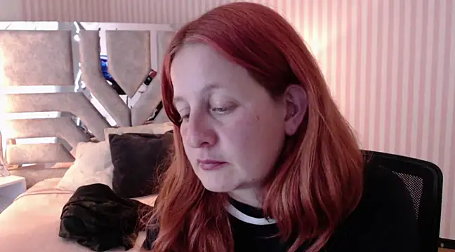 Snapshot of ViioletaMora chatting on March 11, 2025, 2:32 am ViioletaMora online show from March 11, 2025, 2:32 am