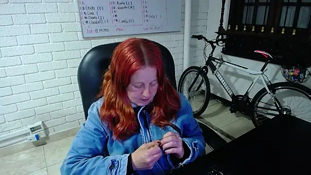 Snapshot of ViioletaMora chatting on March 12, 2025, 5:02 am ViioletaMora online show from March 12, 2025, 5:02 am