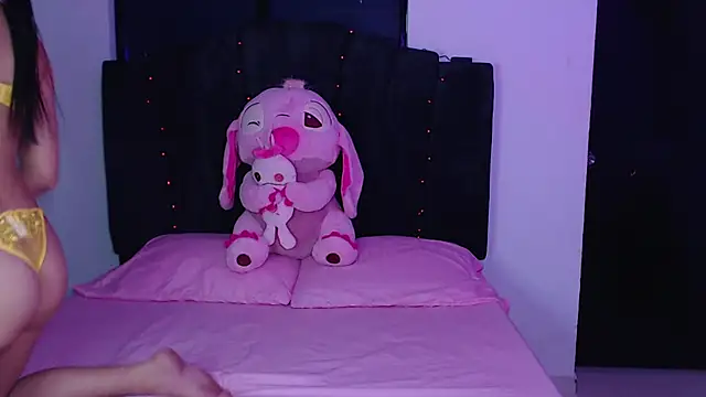 Ariel Zeo1 online show from February 9, 2026, 8:18 pm